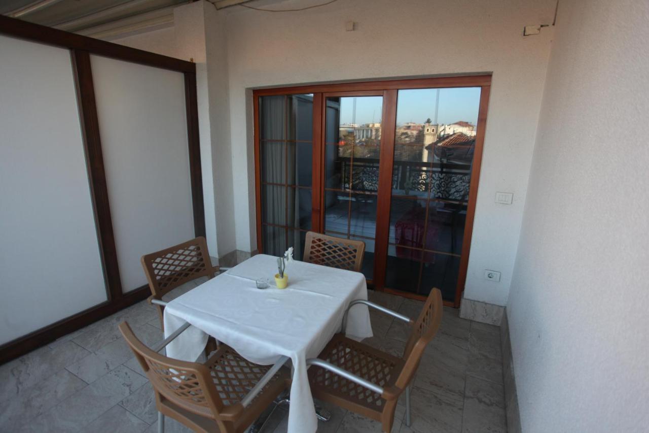 Hotel Happy Gjakova Экстерьер фото