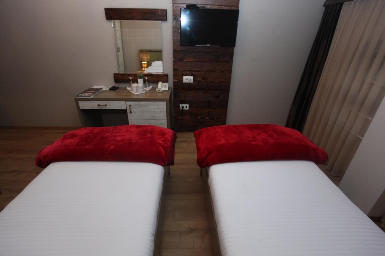 Hotel Happy Gjakova Экстерьер фото