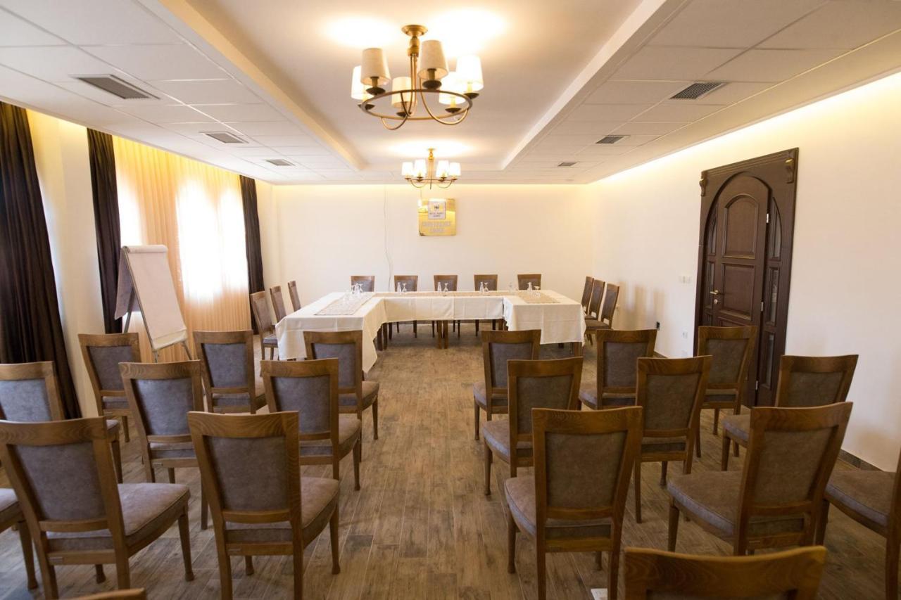 Hotel Happy Gjakova Экстерьер фото